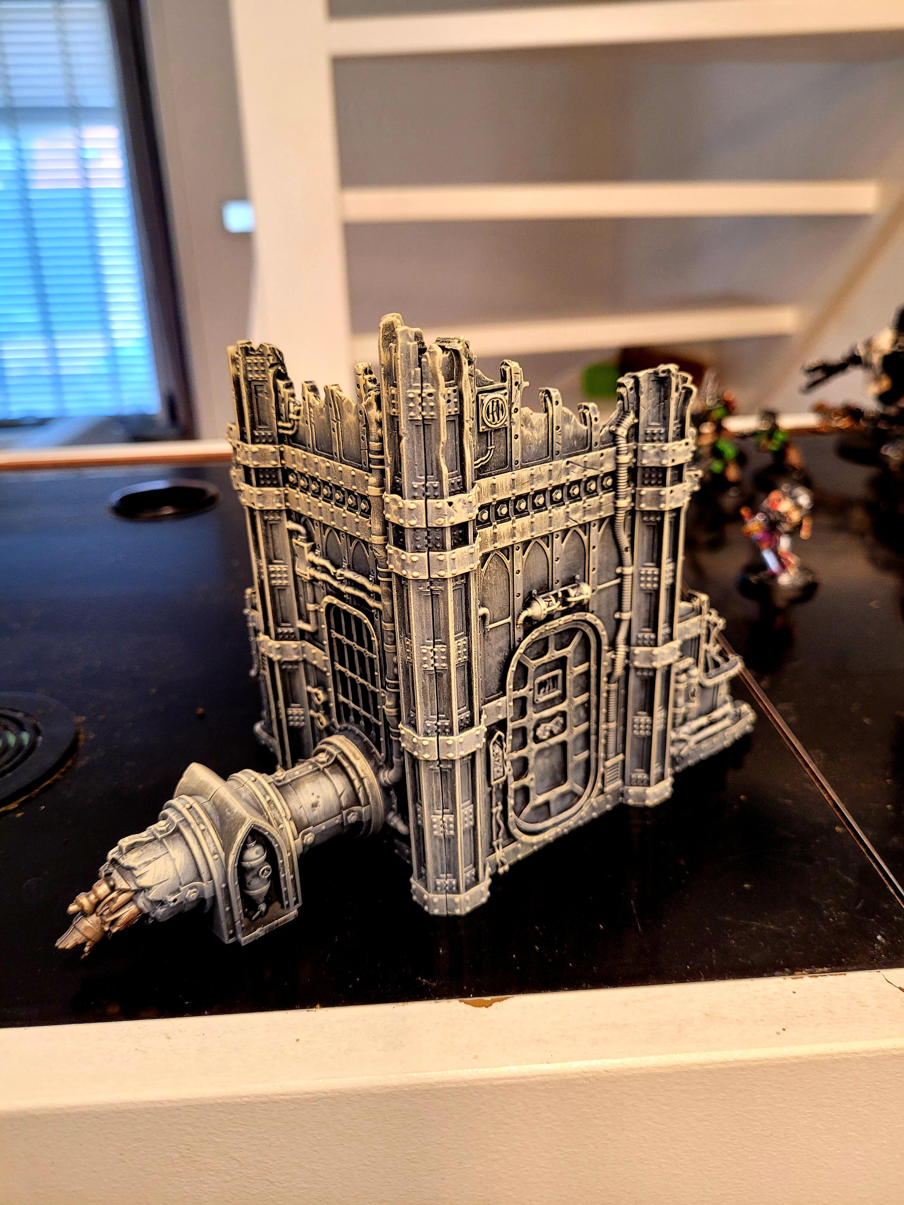 Warhammer 40k Games: Building and Painting Terrain Pieces