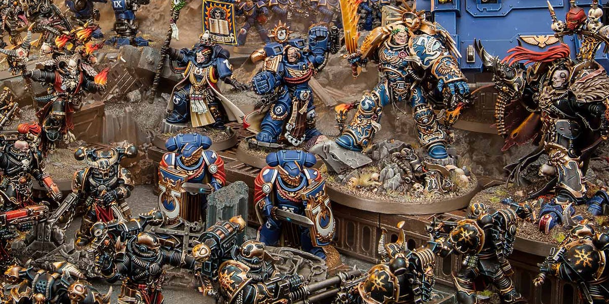 Are There Warhammer 40k Games with Miniatures?