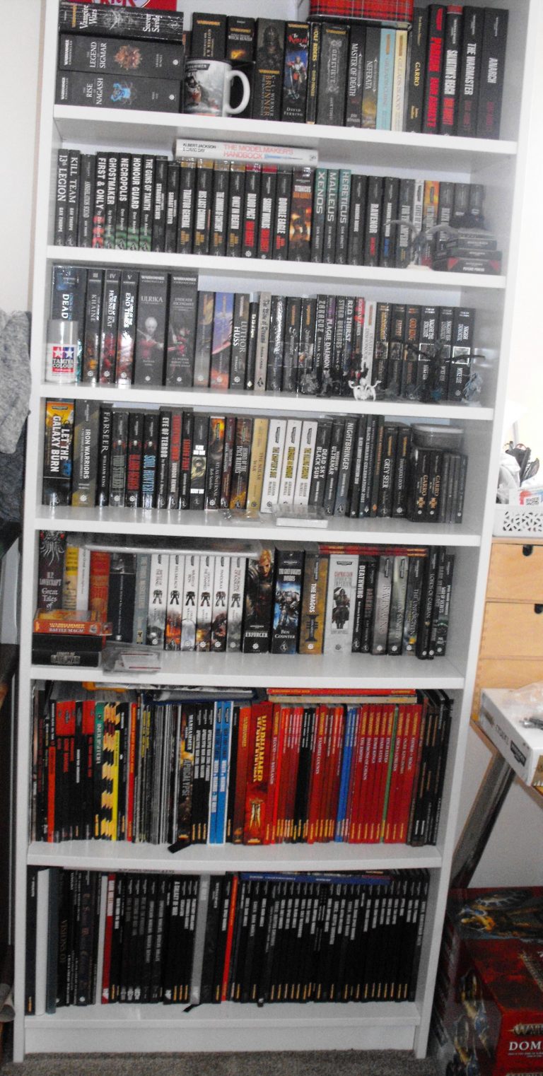 The Essential Warhammer 40k Bookshelf